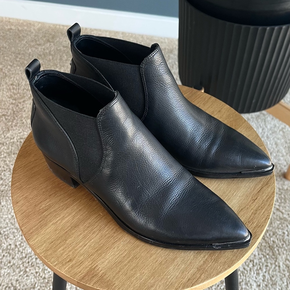 Marc Fisher Yale pointy toe Chelsea bootie size 5